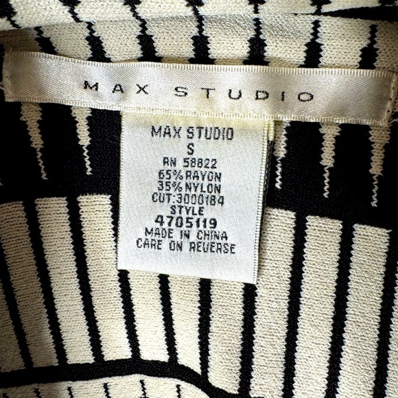 Max Studio Modern Geometric A-line skirt Size Small - Picture 3 of 4